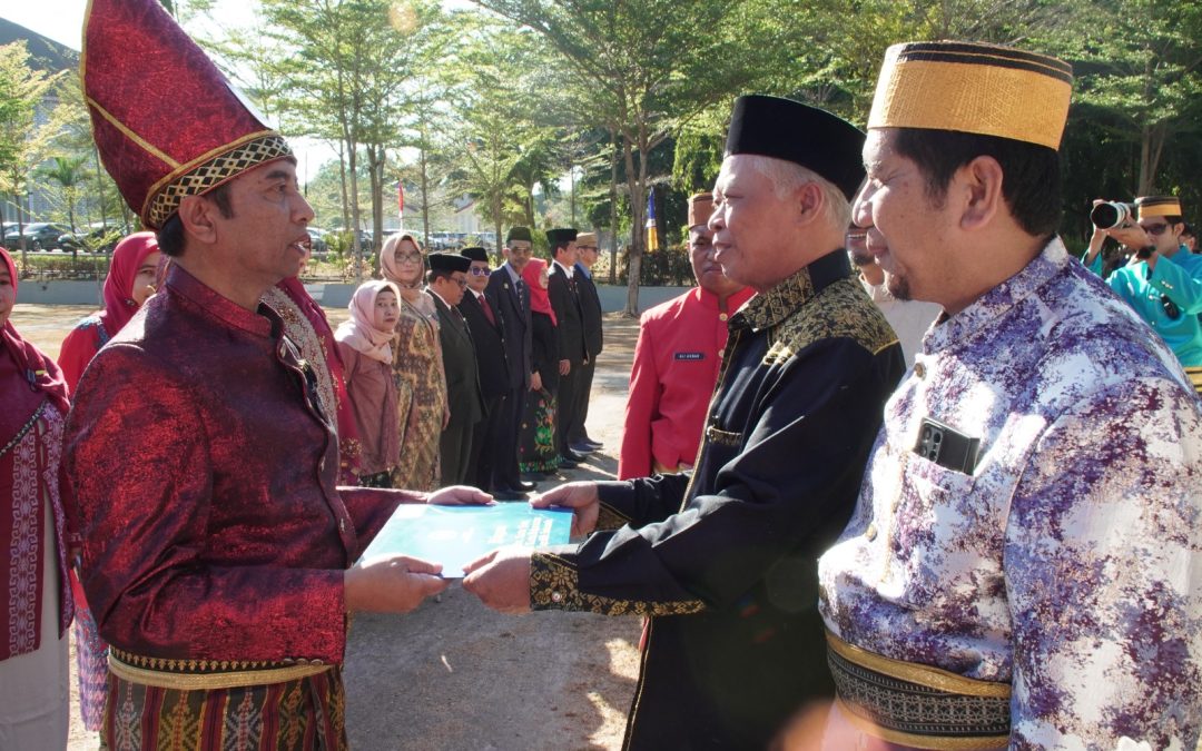 Tiga Dekade Mengabdi, Rektor UIN Alauddin Makassar Terima Satyalancana Karya Satya XXX Tahun